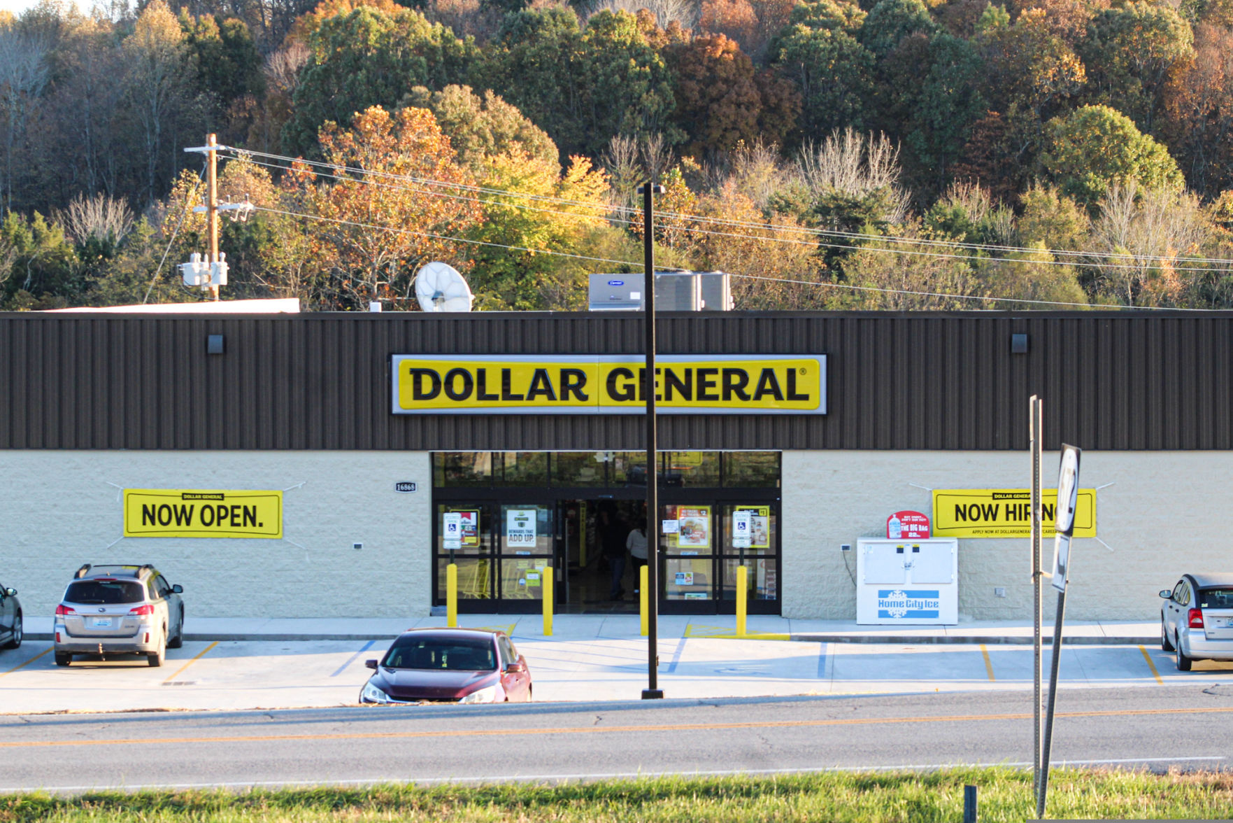 New Dollar General store opens